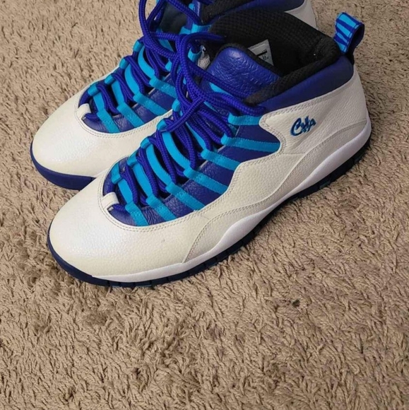 Jordan 10s Charlotte hornets edition size 10 - Picture 4 of 6